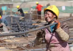 干工地赚钱么?大热天赚钱真不容易! 干工地赚钱么?大热天赚钱真不容易!